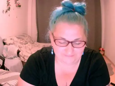 BlondyBigBoobs